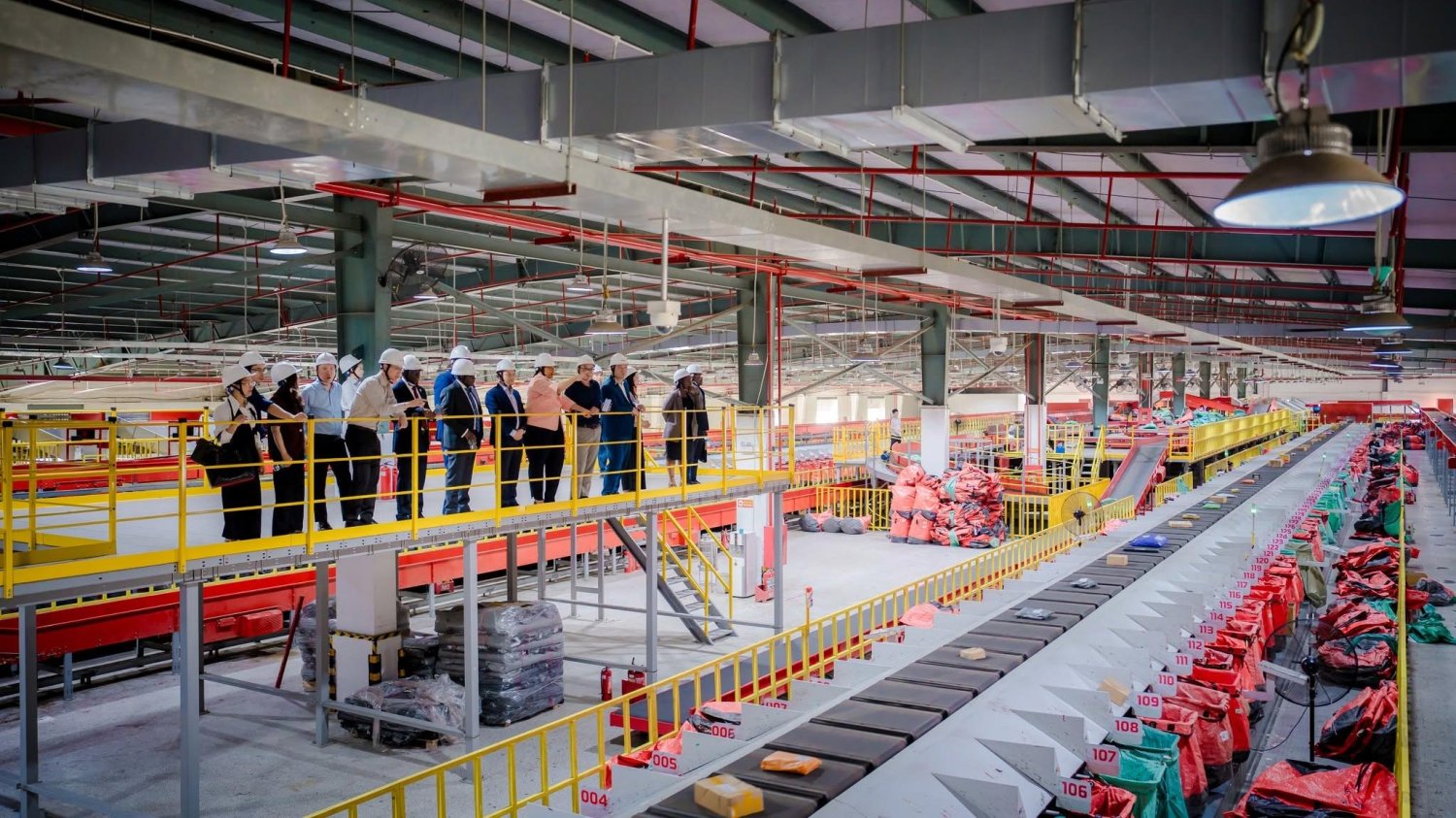 Viettel Post đón tiếp Đoàn Bộ CIT Tanzania tham quan hệ thống logistics