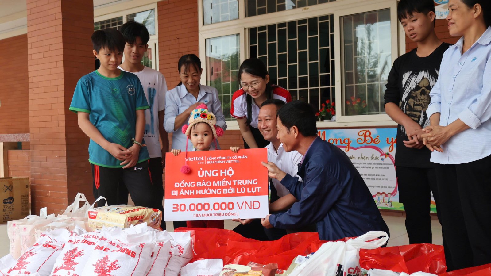 3 tấn hàng hoá, 200 triệu đồng và hành trình VTPost kịp thời ‘giữ ấm’ Gia Lai