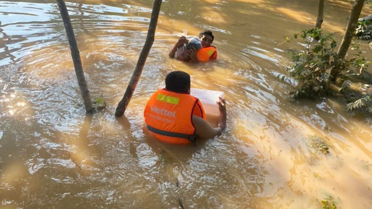 Ngọn lửa ấm giữa biển nước