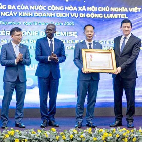 Ba thị trường Viettel được trao tặng Huân chương Lao động trong năm 2025