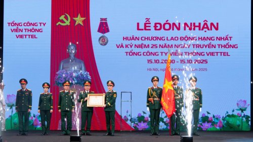 Viettel Telecom nhận Huân chương Lao động hạng Nhất