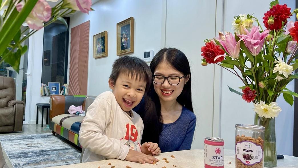 ‘Nữ cường’ Viettel AI và câu hỏi 'sao cuối tuần nào mẹ cũng đi làm' của con trai