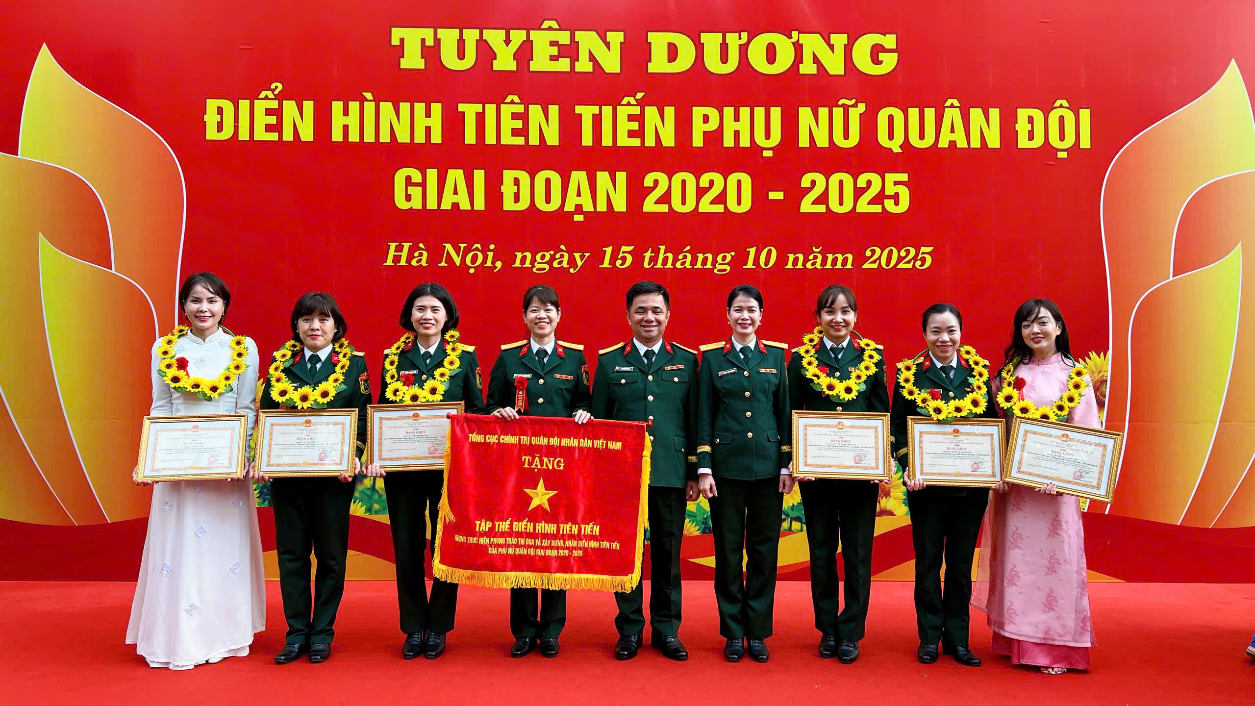 7 đại diện phụ nữ Viettel được vinh danh với phong trào phụ nữ Quân đội
