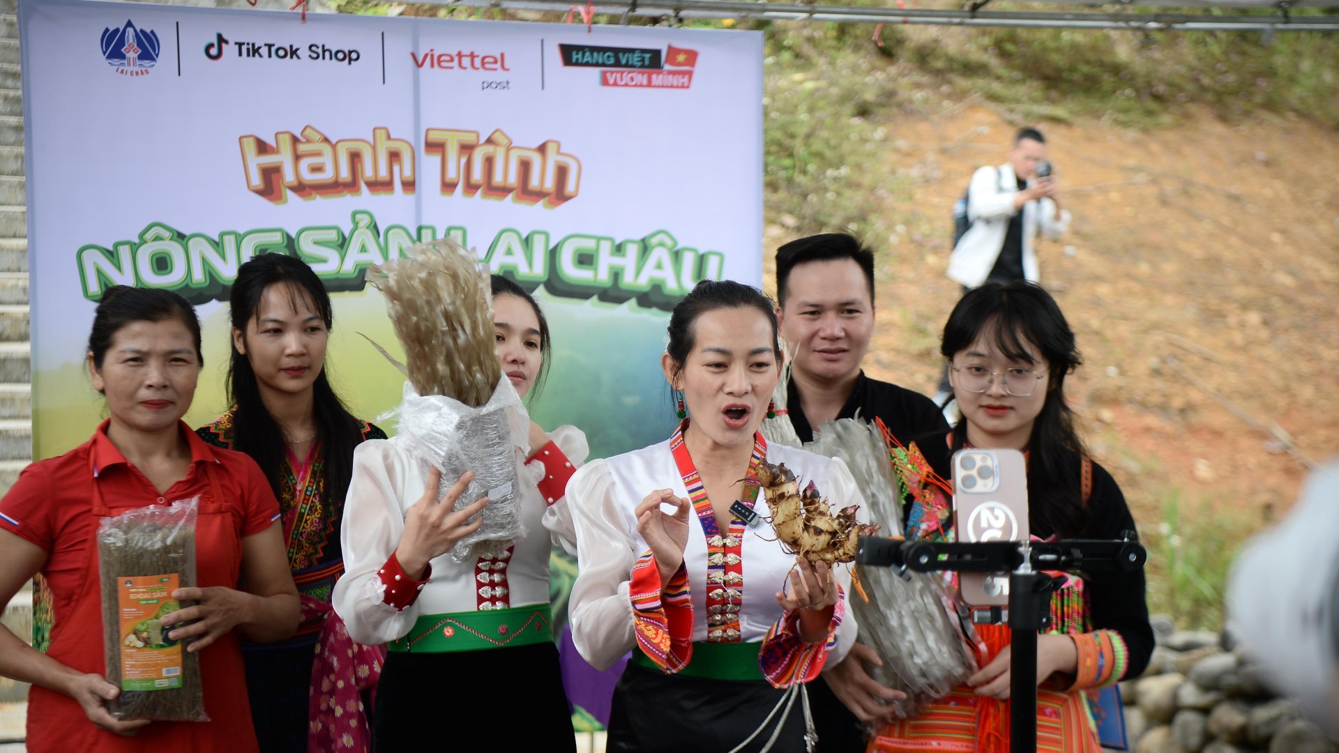 30 triệu views, 350 tấn nông sản và kinh doanh ‘không khoảng cách’ của Viettel