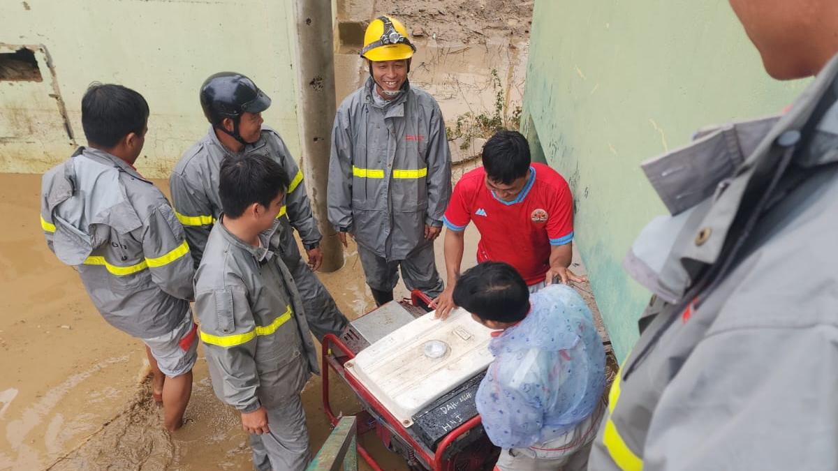 Viettel vào cuộc quyết liệt giữa lũ lịch sử tại Khánh Hòa