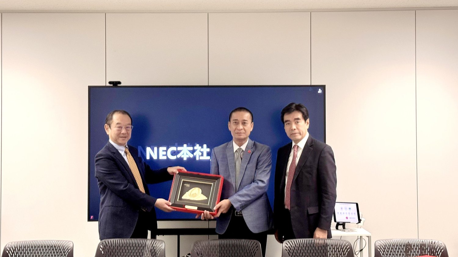 VMC đẩy mạnh hợp tác chiến lược với Nhật Bản trong lĩnh vực sản xuất cáp quang