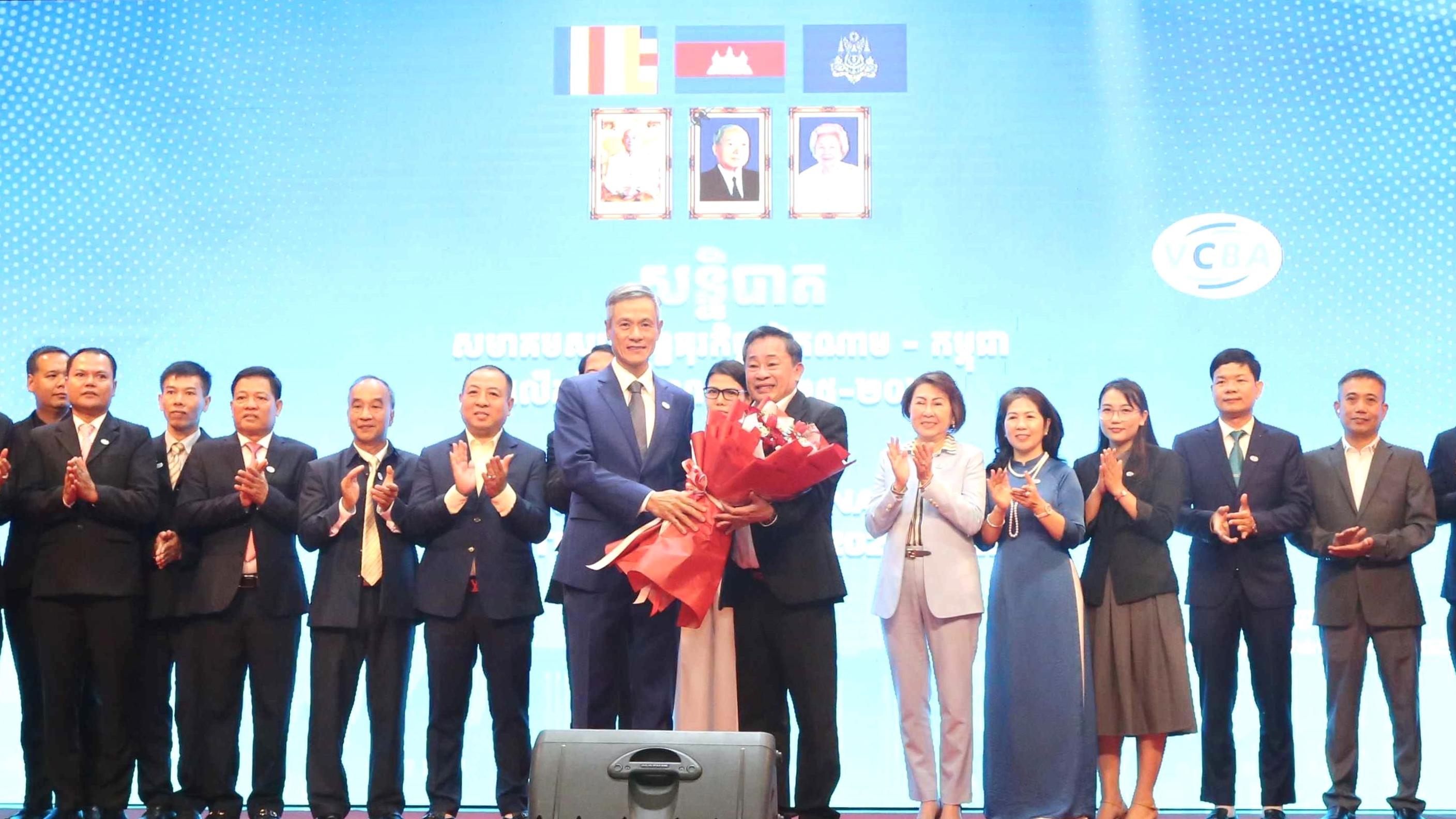 Metfone kết nối, truyền cảm hứng cho cộng đồng doanh nghiệp Việt Nam - Campuchia