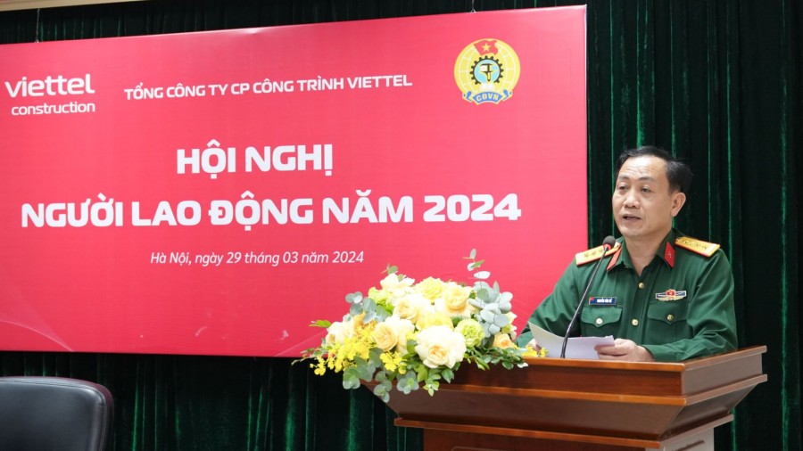Đ/c Nguyễn Văn Đề - Phó Trưởng ban Công đoàn Quốc phòng đã khích lệ sự cố gắng của tập thể ban lãnh đạo, chỉ huy đơn vị cùng toàn thể CBNV